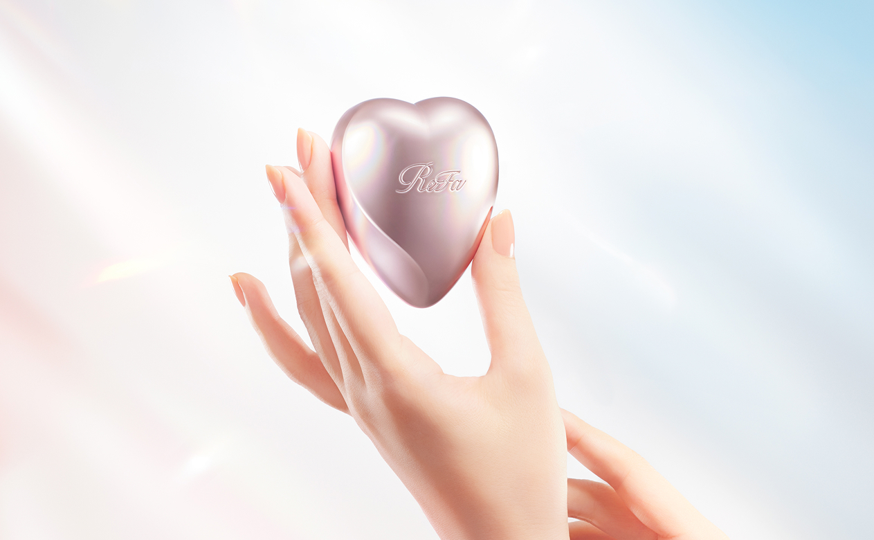 写真：ReFa HEART BRUSH mini silky（リファハートブラシ ミニ シルキー）