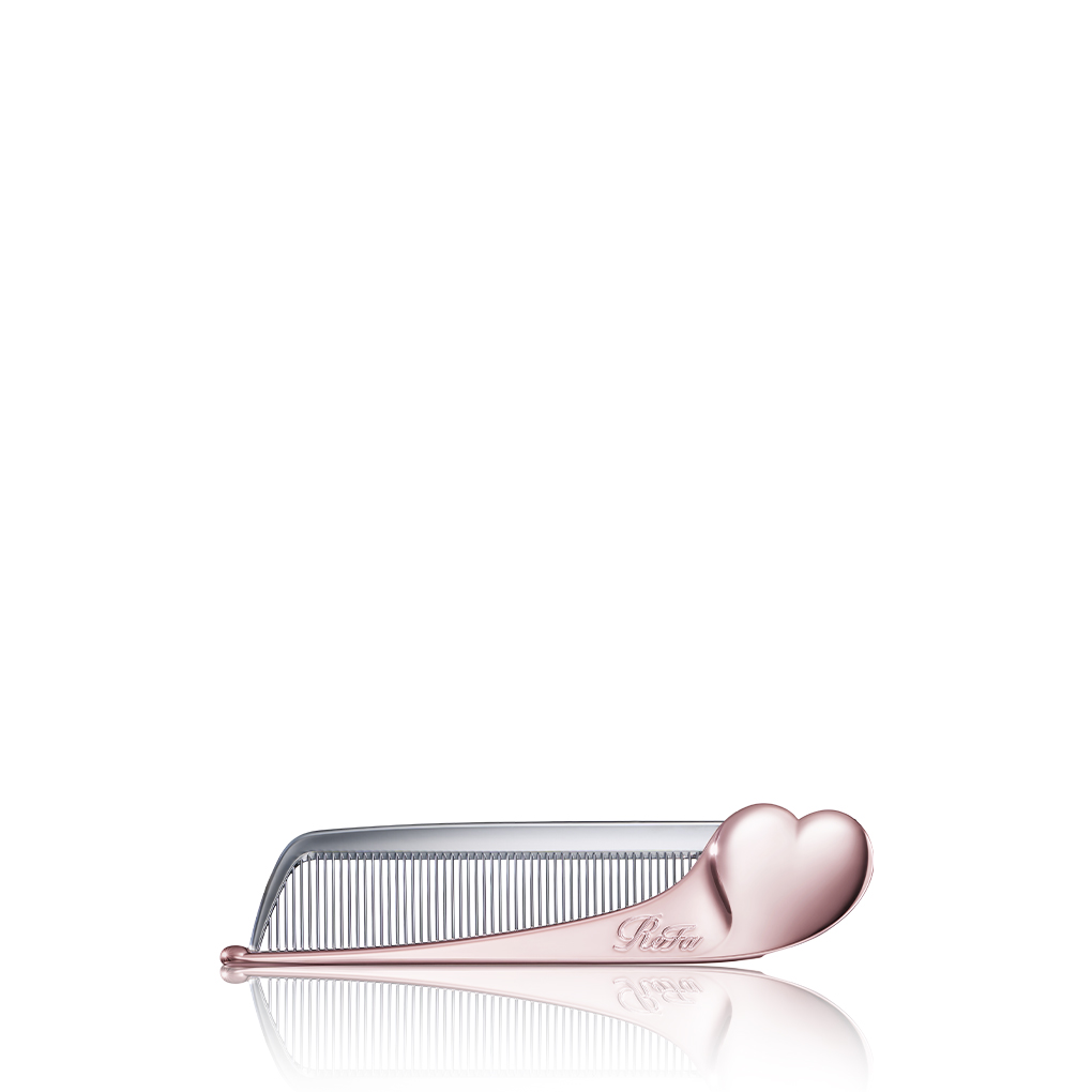 PHOTO：ReFa HEART COMB Aira